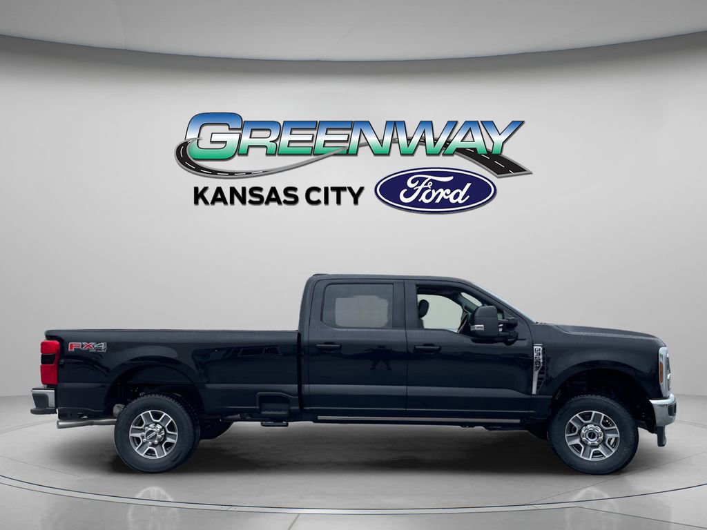 New 2026 Ford F350 Lariat w/ FX4 Off-Road Package image 9