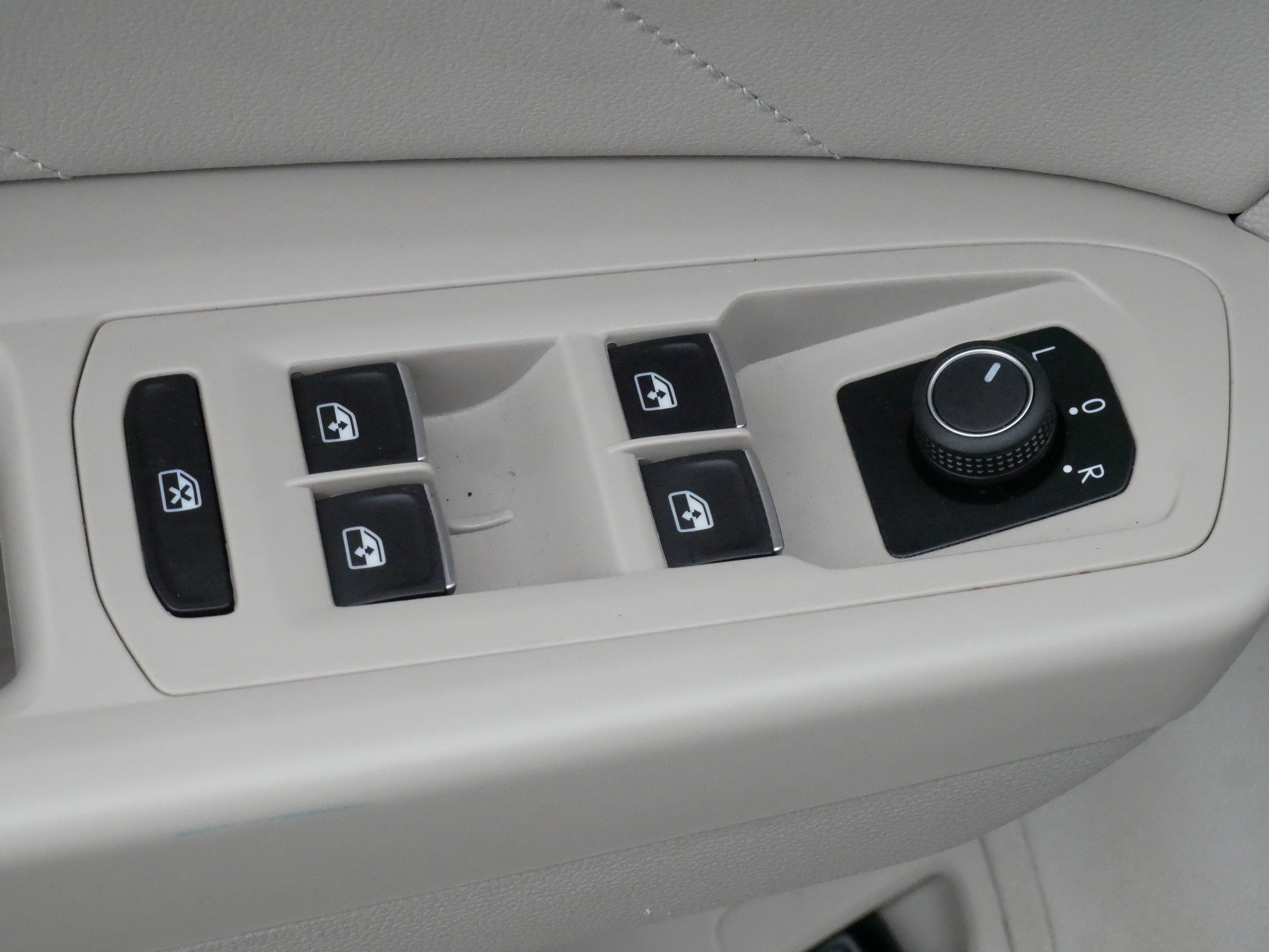 Certified 2023 Volkswagen Atlas SE w/ Panoramic Sunroof Package image 19