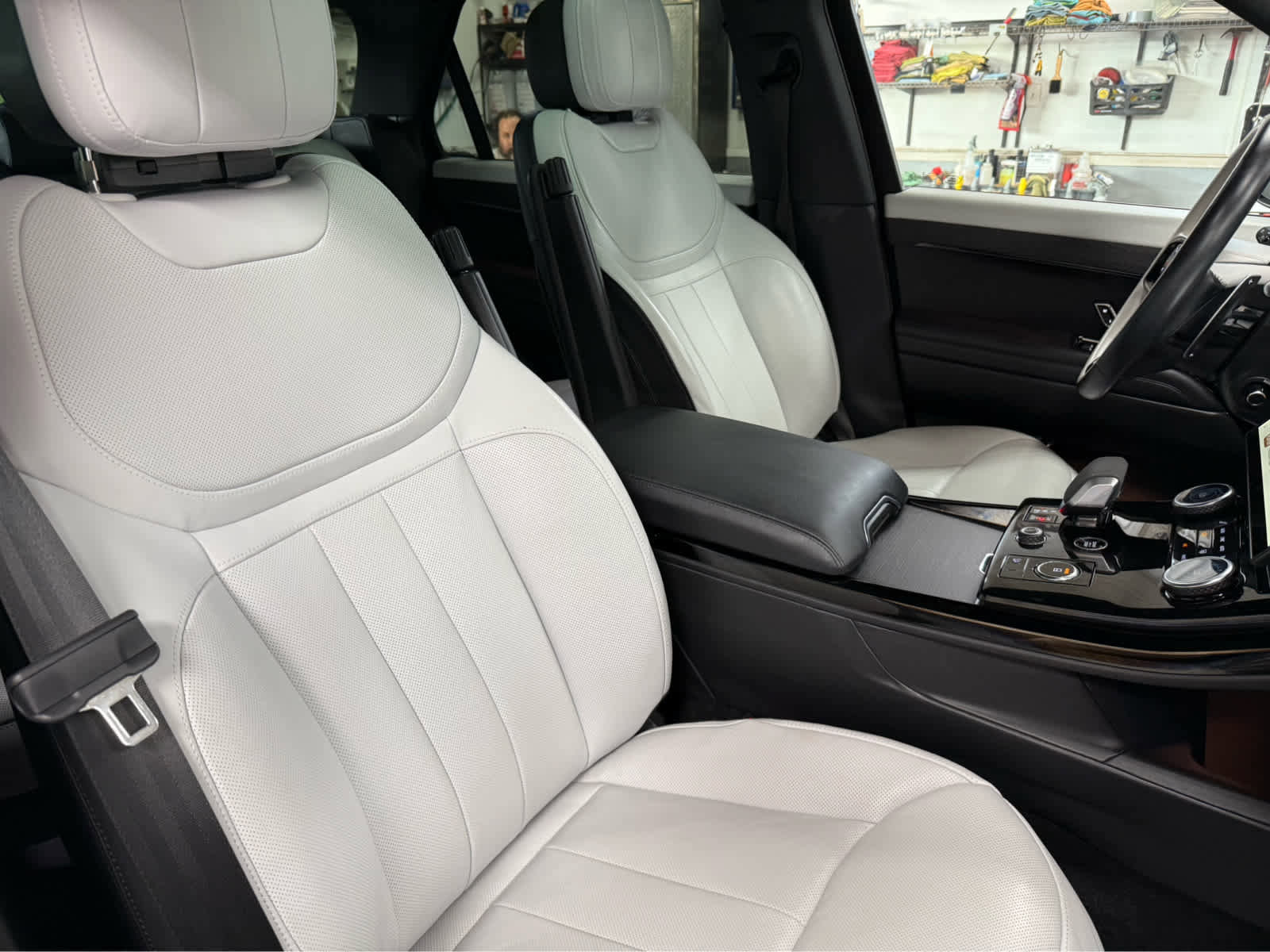 Used 2023 Land Rover Range Rover Sport SE Dynamic image 32