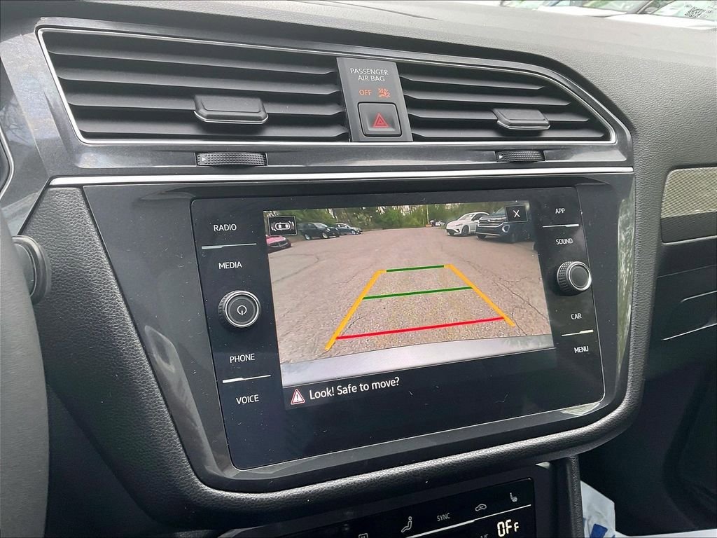 Certified 2023 Volkswagen Tiguan SE w/ Panoramic Sunroof Package AWD/4WD image 19
