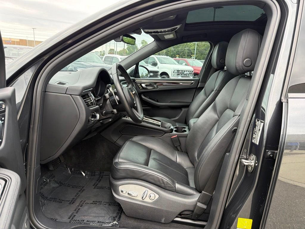 Used 2023 Porsche Macan Turbo AWD/4WD image 11