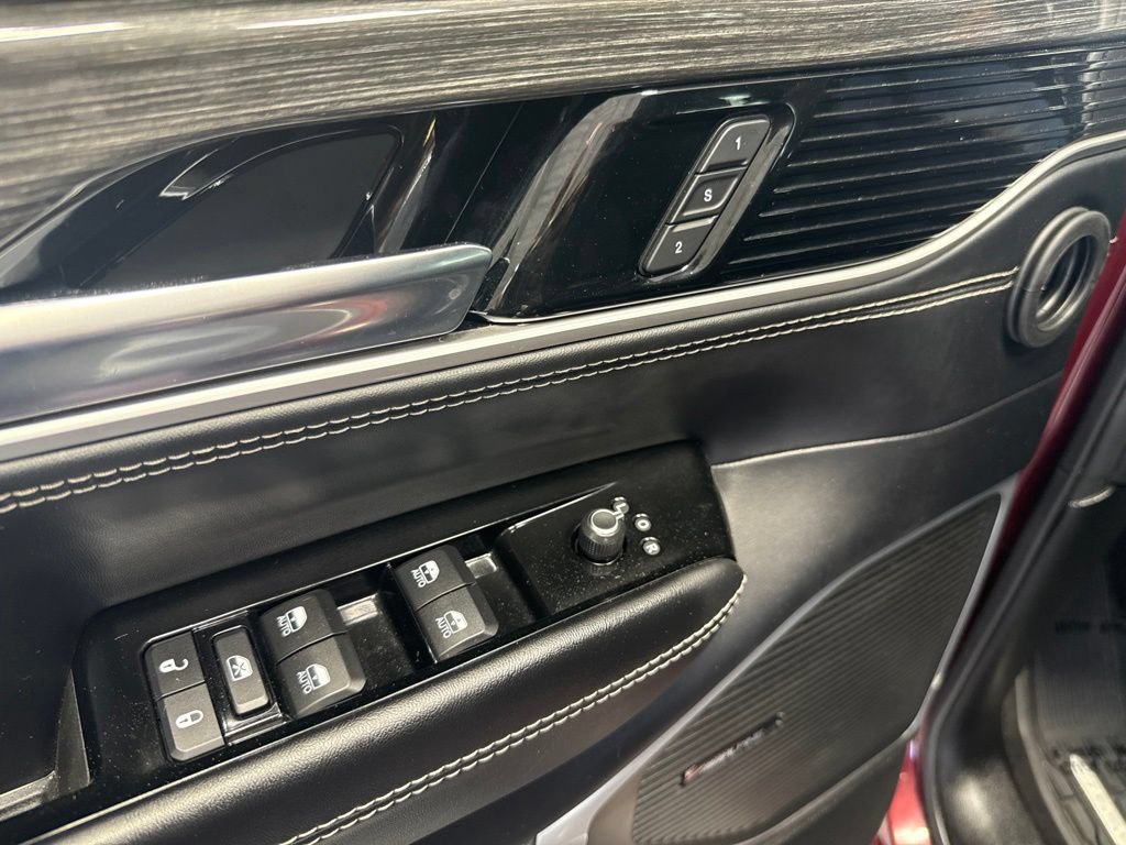 Used 2022 Jeep Wagoneer Series II AWD/4WD image 15