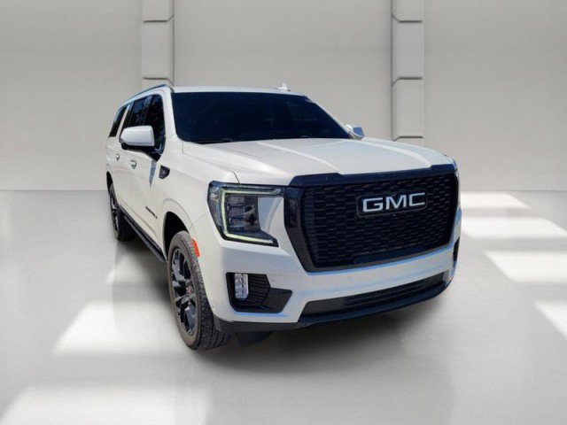 Used 2023 GMC Yukon XL Denali Ultimate AWD/4WD image 3