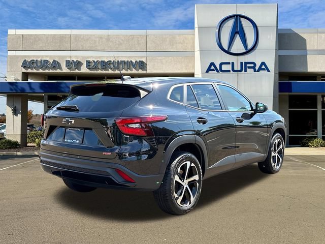 Used 2024 Chevrolet Trax RS w/ Driver Confidence Package FWD image 2