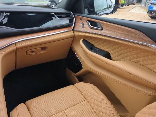 New 2025 Jeep Grand Cherokee Summit image 17