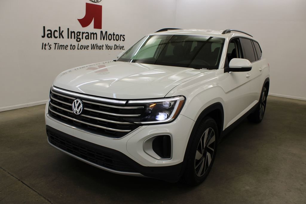 Used 2025 Volkswagen Atlas SE AWD/4WD image 2