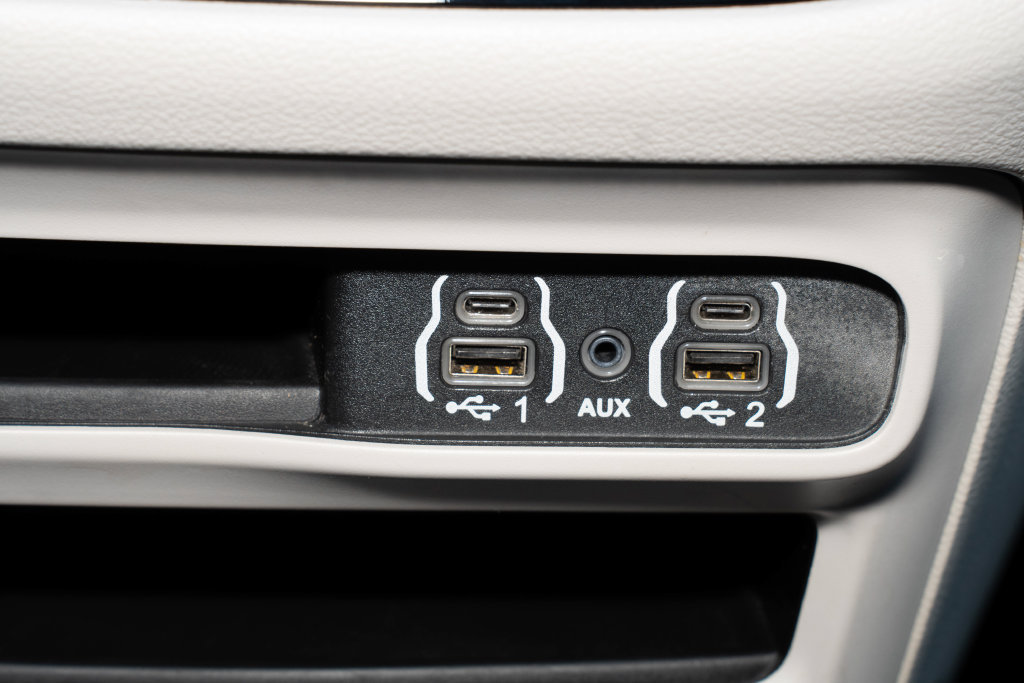Used 2024 Chrysler Pacifica Touring-L FWD image 24