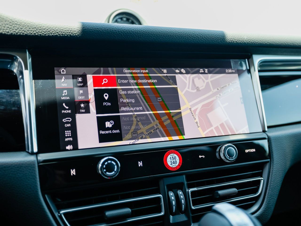 Certified 2025 Porsche Macan image 18