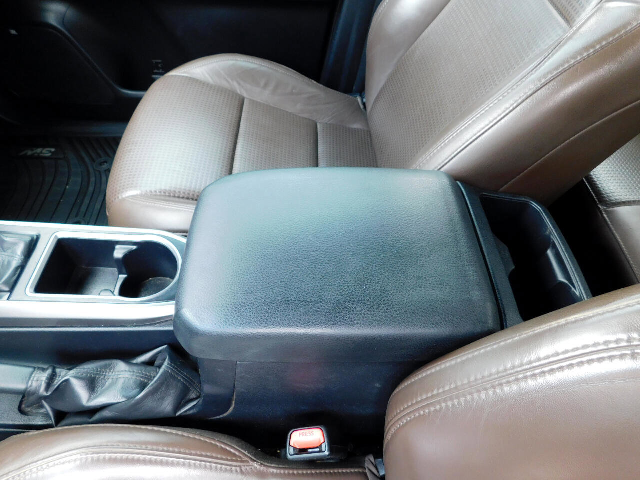 Used 2020 Toyota Tacoma Limited image 17