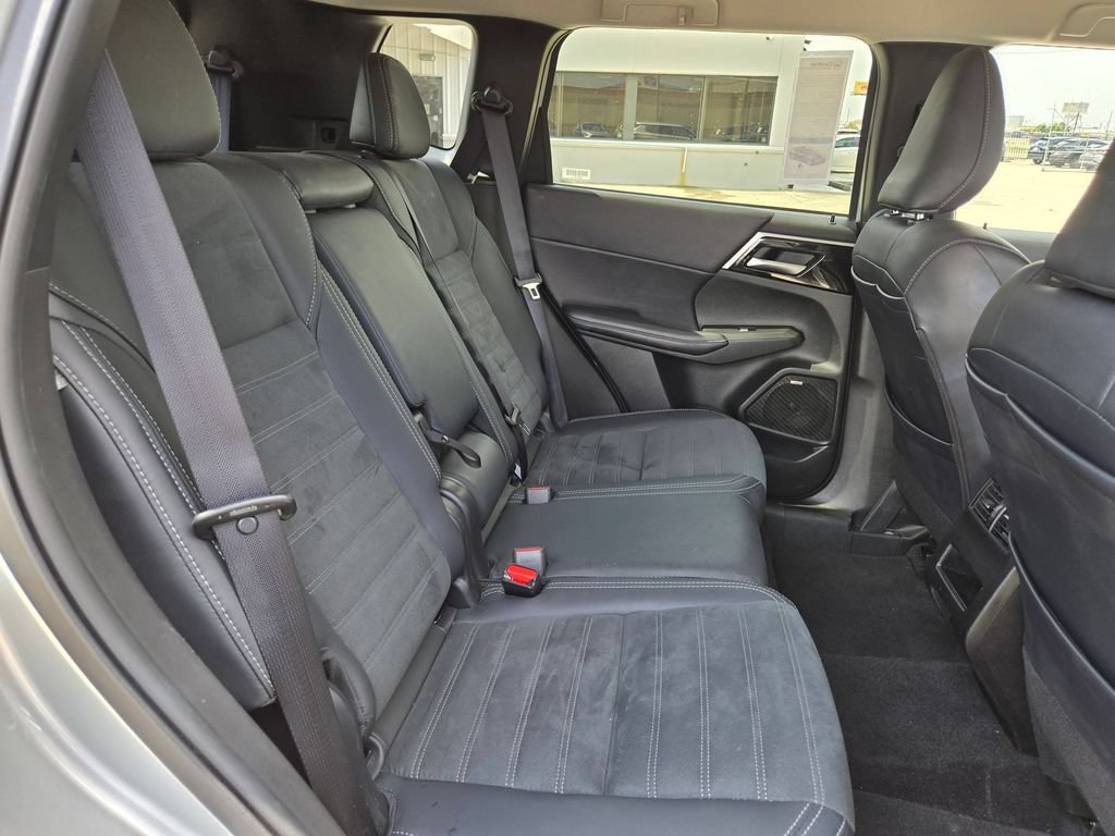 Used 2025 Mitsubishi Outlander SE AWD/4WD image 31
