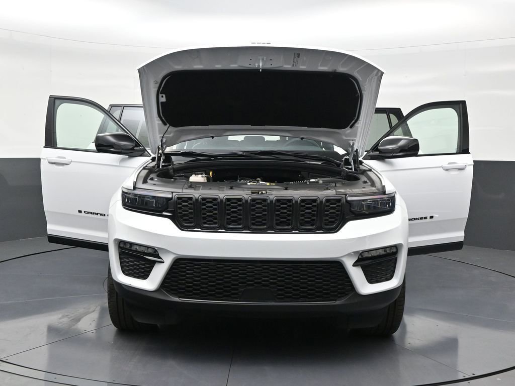 Used 2025 Jeep Grand Cherokee Limited w/ Black Appearance Package image 34