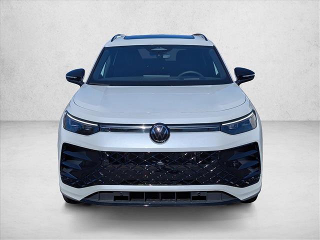 New 2026 Volkswagen Tiguan SE R-Line FWD image 2