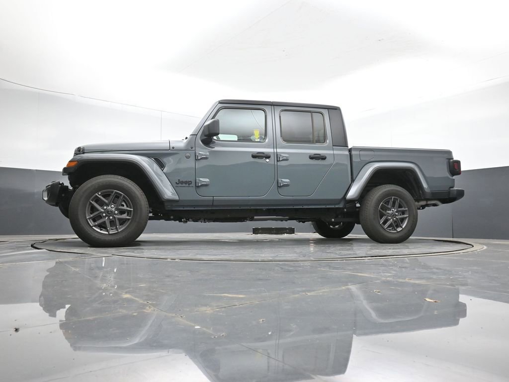 Used 2025 Jeep Gladiator Sport image 34