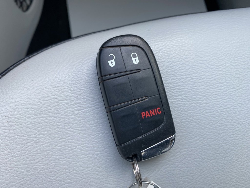 Used 2017 Jeep Compass Latitude image 30