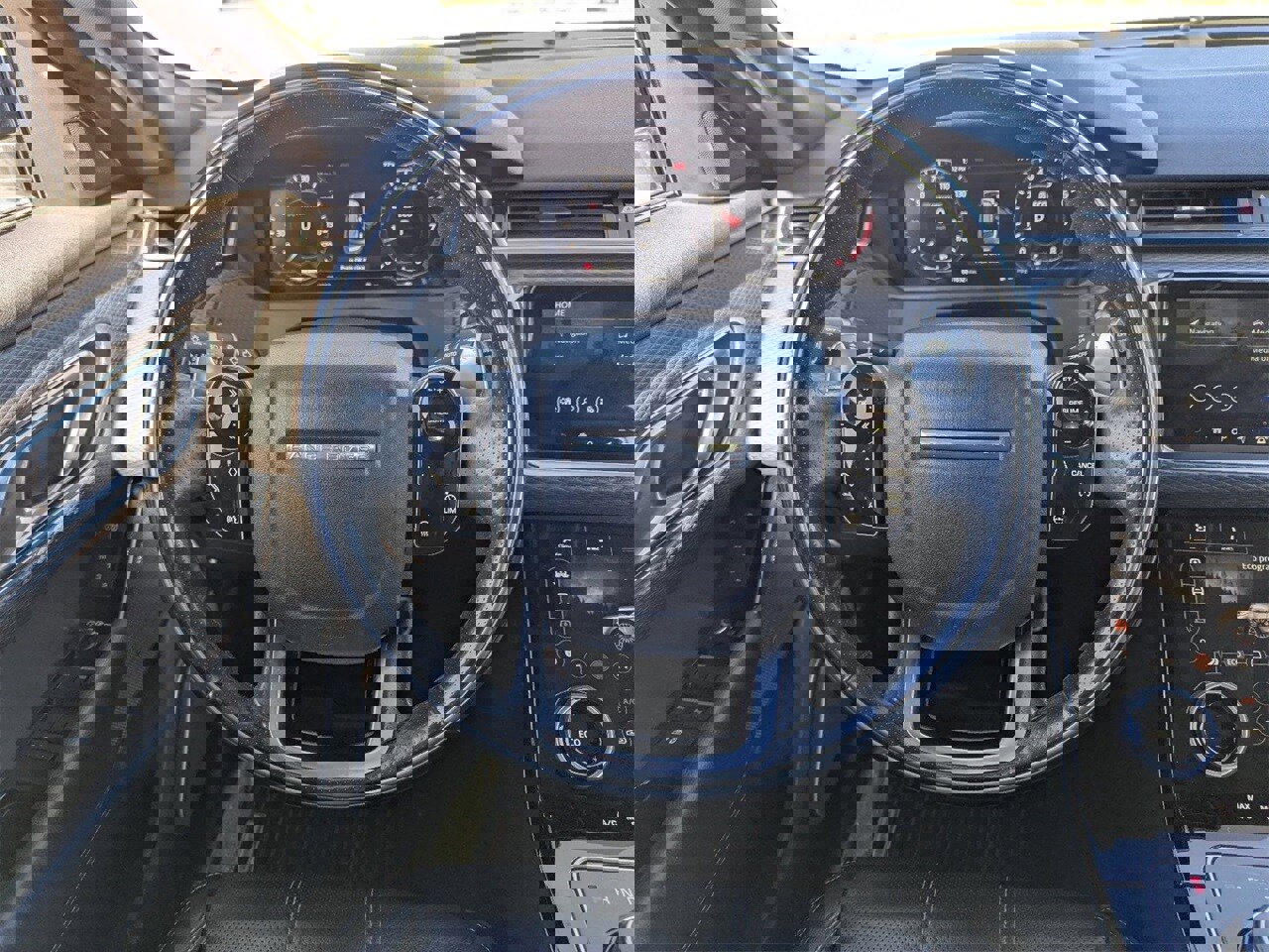 Used 2018 Land Rover Range Rover Velar R-Dynamic SE image 25