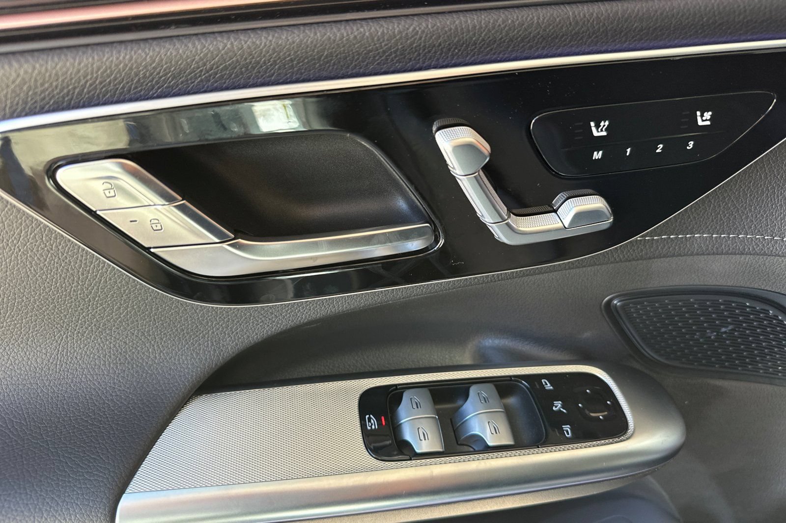 New 2026 Mercedes-Benz EQE 320 4MATIC SUV image 11