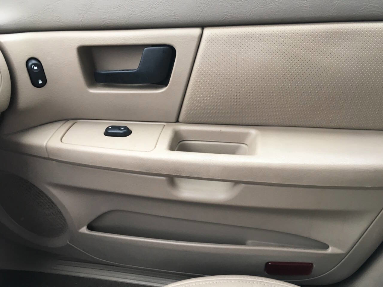 Used 2004 Ford Taurus SES image 26