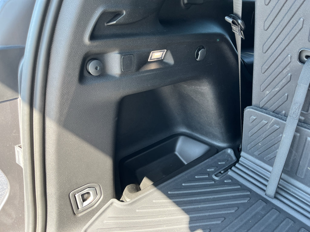 Used 2025 Jeep Grand Cherokee L Laredo RWD image 39