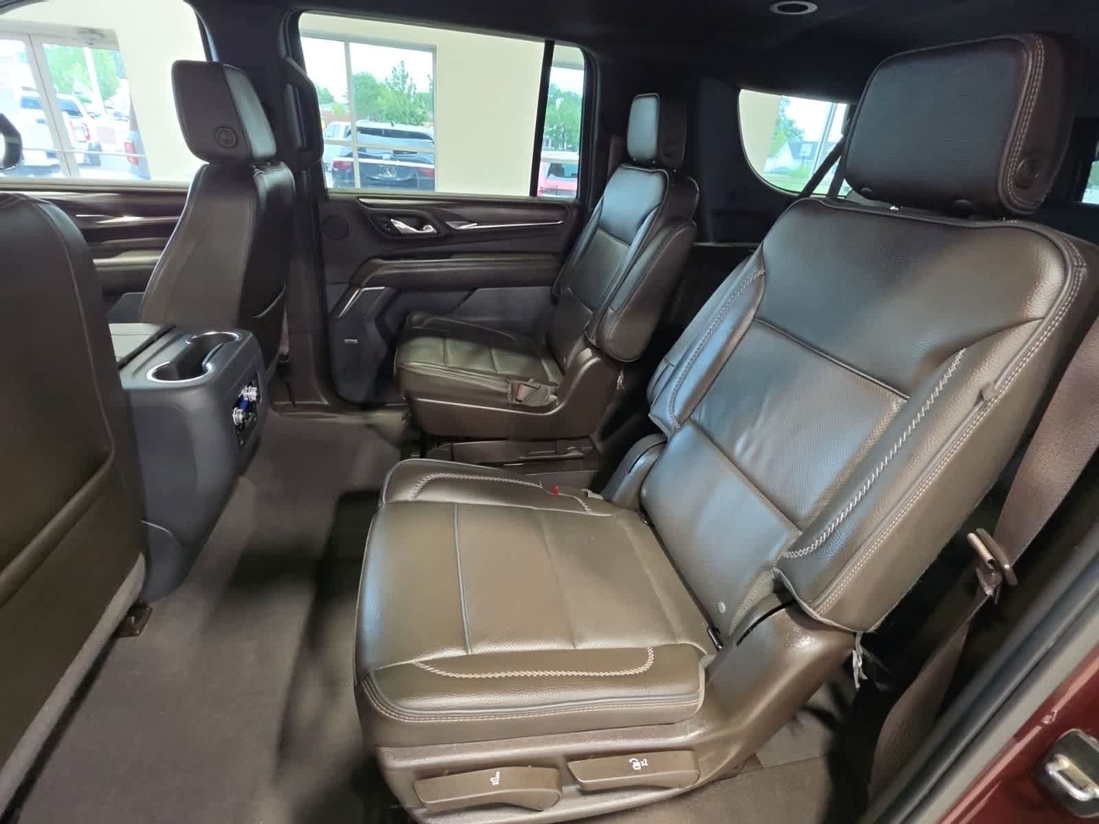 Used 2023 GMC Yukon XL Denali AWD/4WD image 33