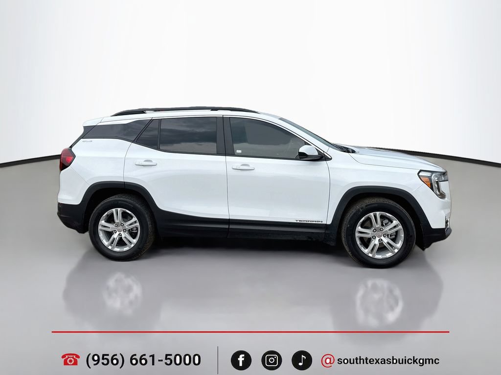 Used 2024 GMC Terrain SLE w/ Driver Convenience Package FWD image 9