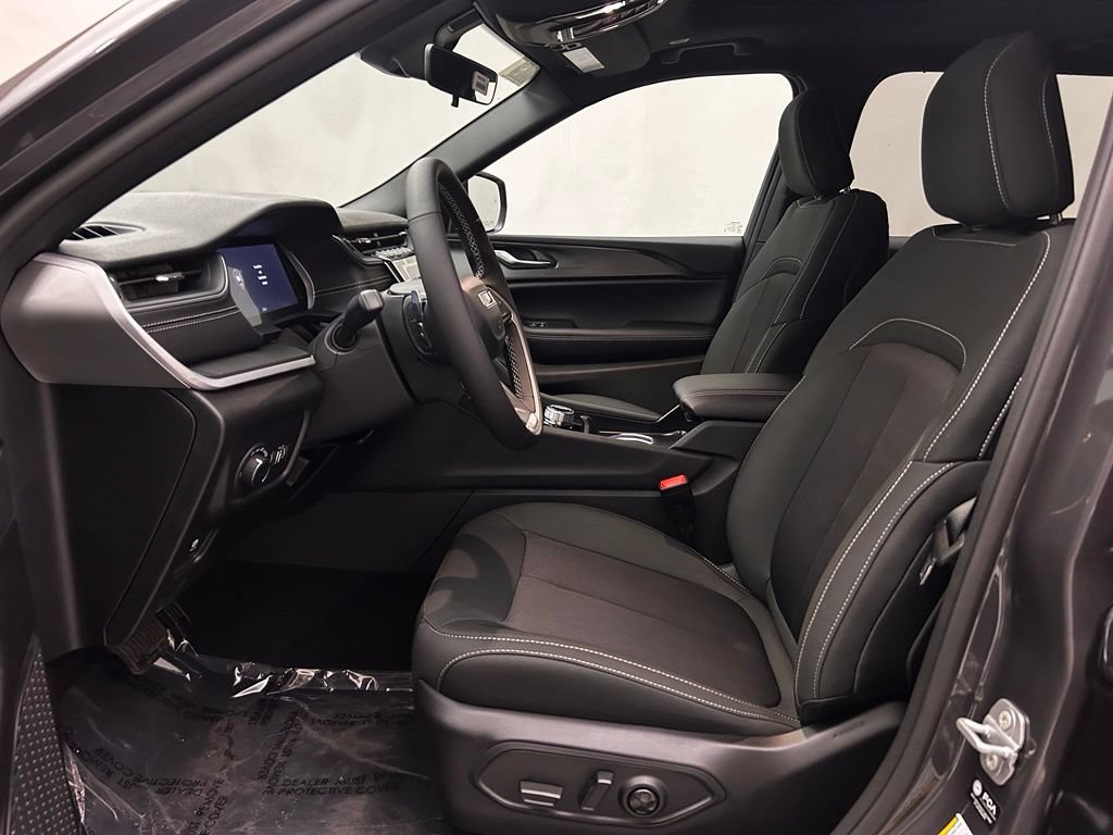New 2026 Jeep Grand Cherokee L 4WD image 12