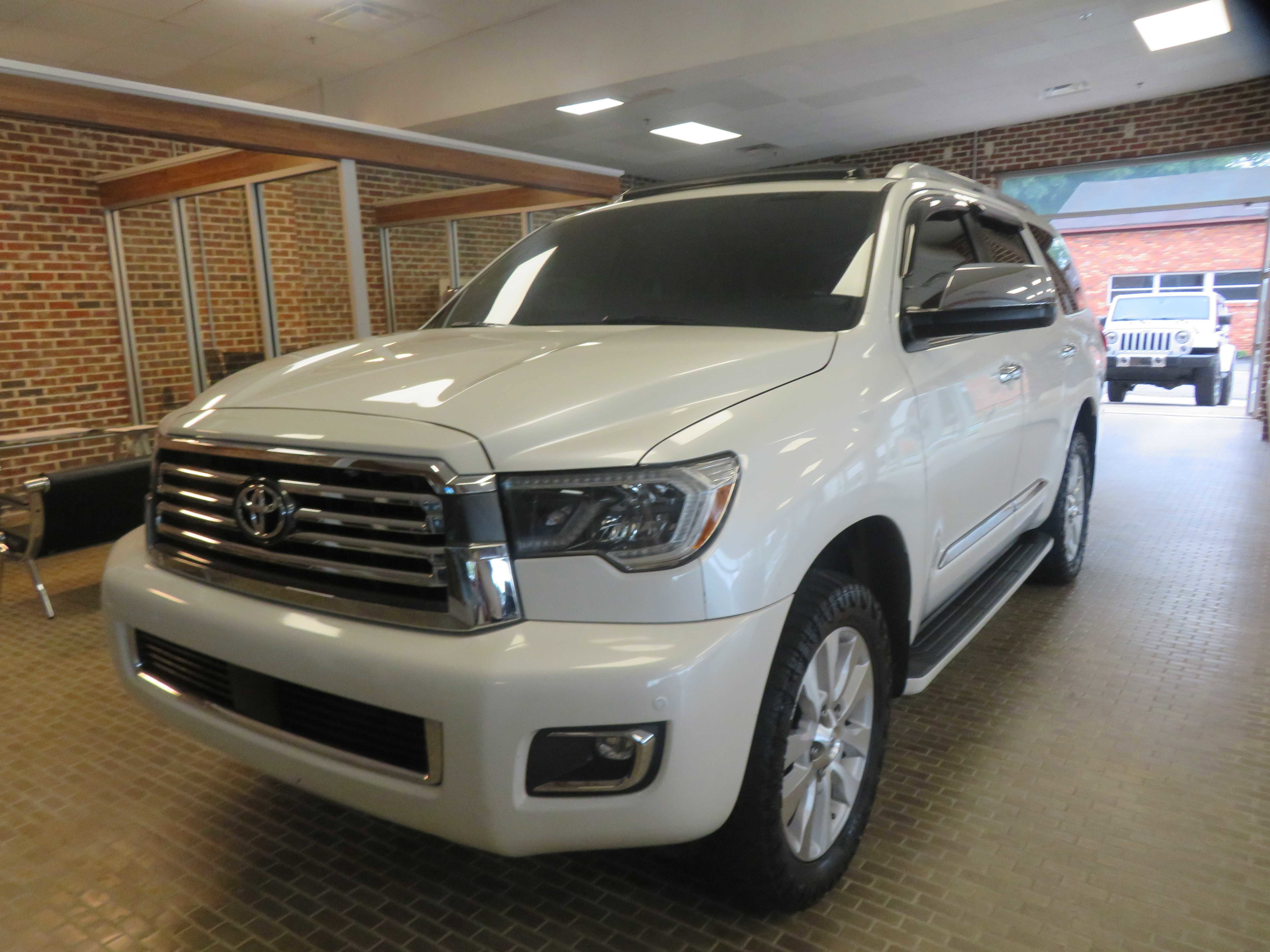 Used 2018 Toyota Sequoia Platinum AWD/4WD image 2