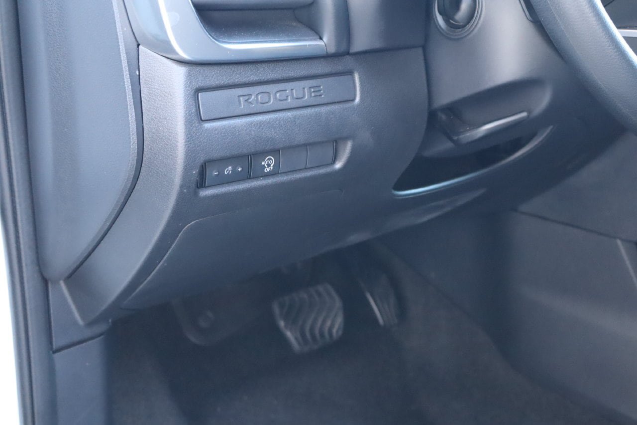 Used 2024 Nissan Rogue S FWD image 22