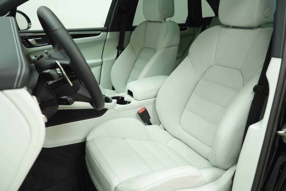 New 2026 Porsche Macan AWD/4WD image 5