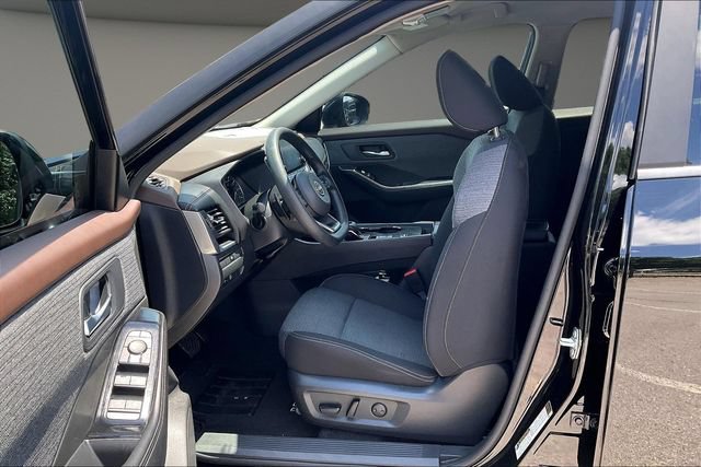 Used 2023 Nissan Rogue SV FWD image 23