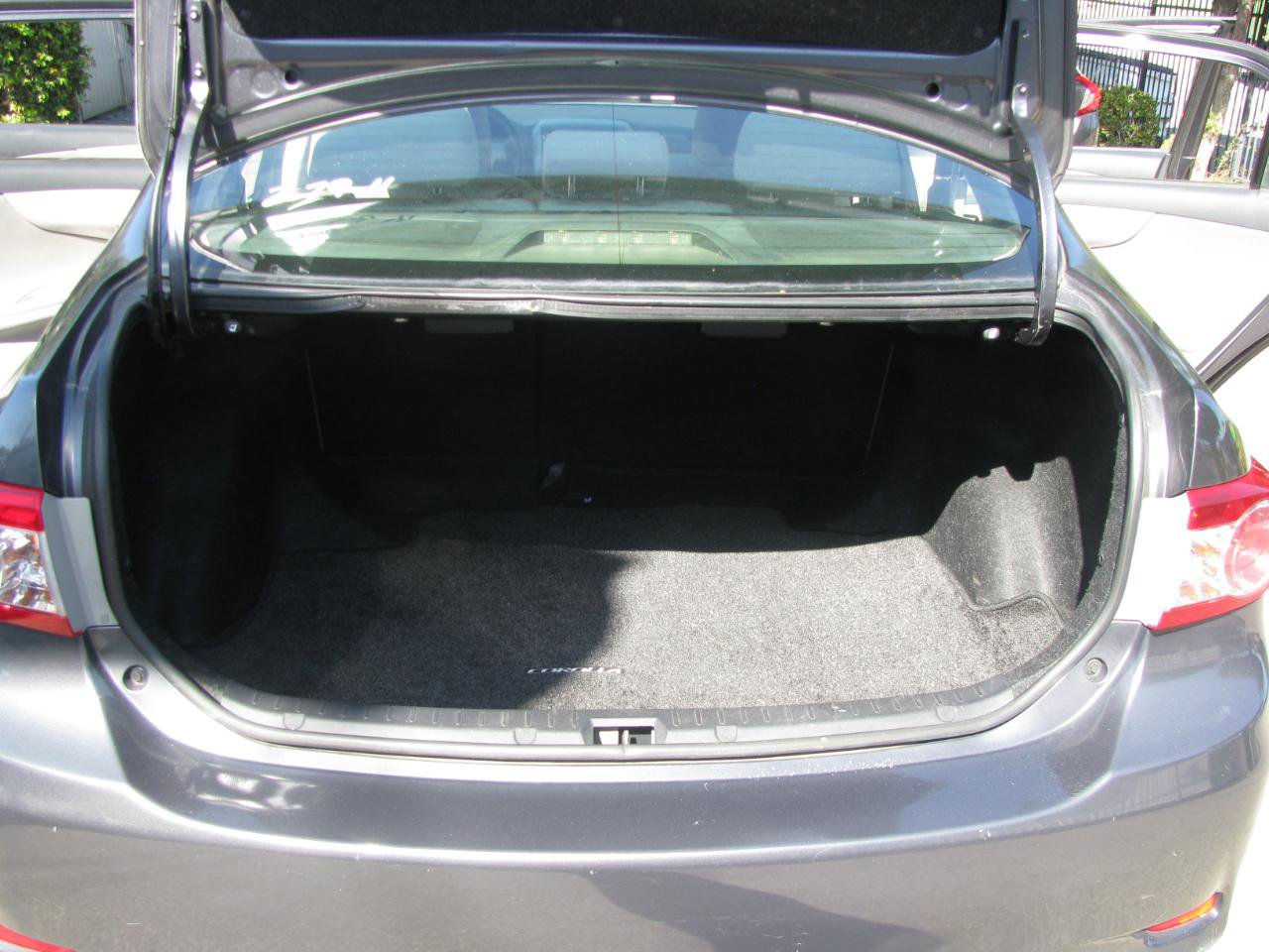 Used 2011 Toyota Corolla LE image 7