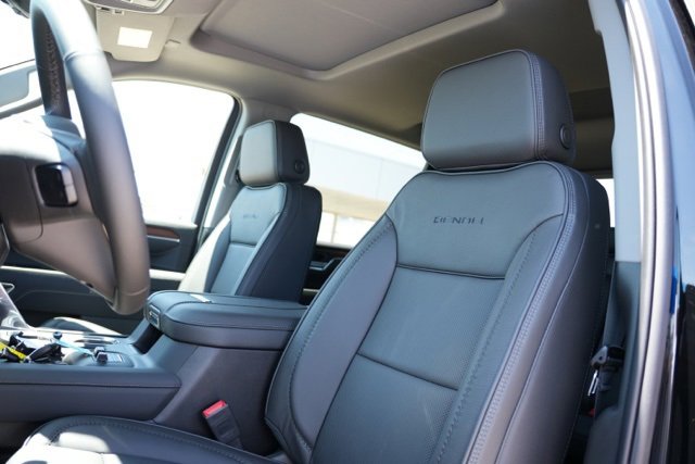 New 2025 GMC Sierra 2500 Denali w/ Denali Reserve Package image 16