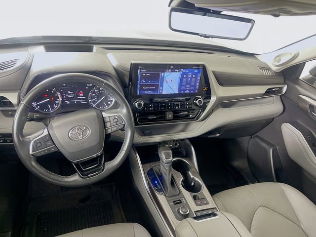 Used 2021 Toyota Highlander Platinum image 26