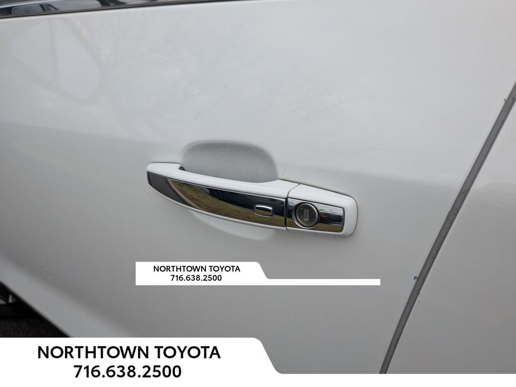 Used 2018 Buick Encore Sport Touring AWD/4WD image 39