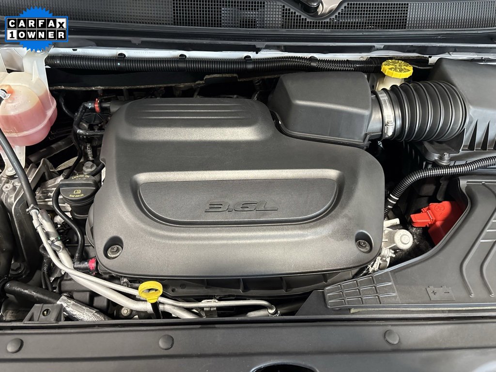 Used 2022 Chrysler Voyager LX image 7