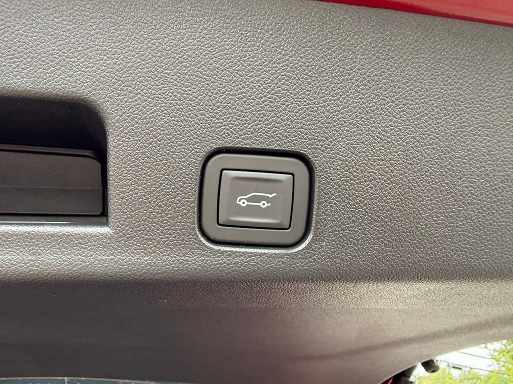 New 2027 Chevrolet Traverse Z71 w/ LPO, Floor Liner Package AWD/4WD image 34
