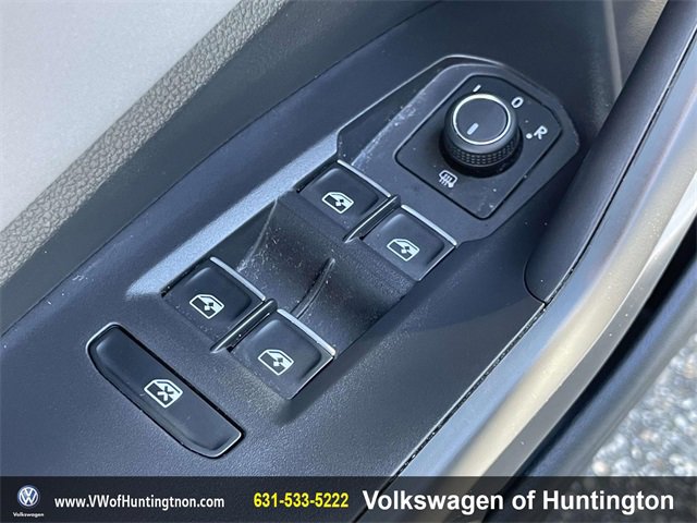 Certified 2025 Volkswagen Jetta SE w/ Sunroof Package image 15