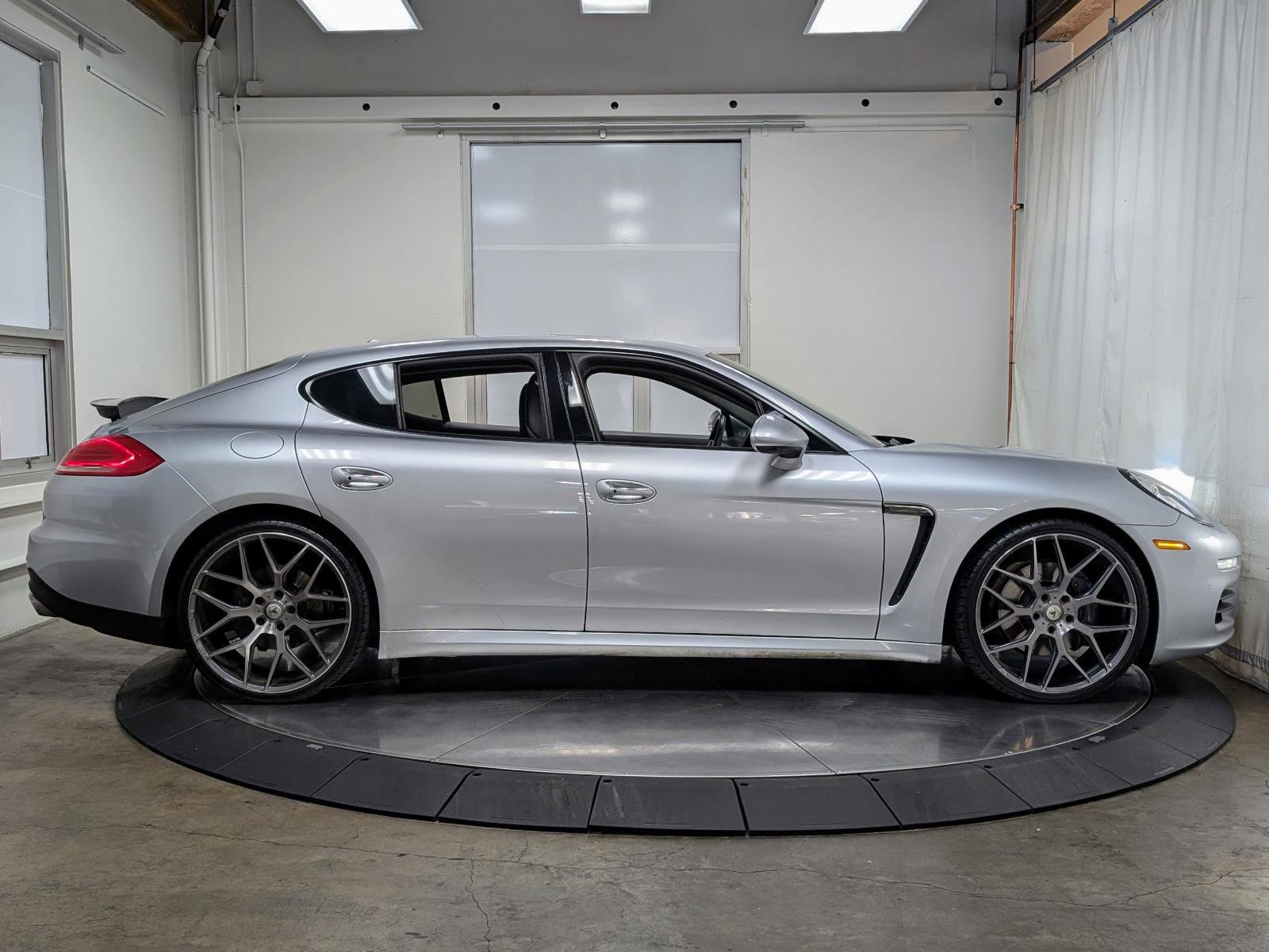Used 2014 Porsche Panamera 4 image 10