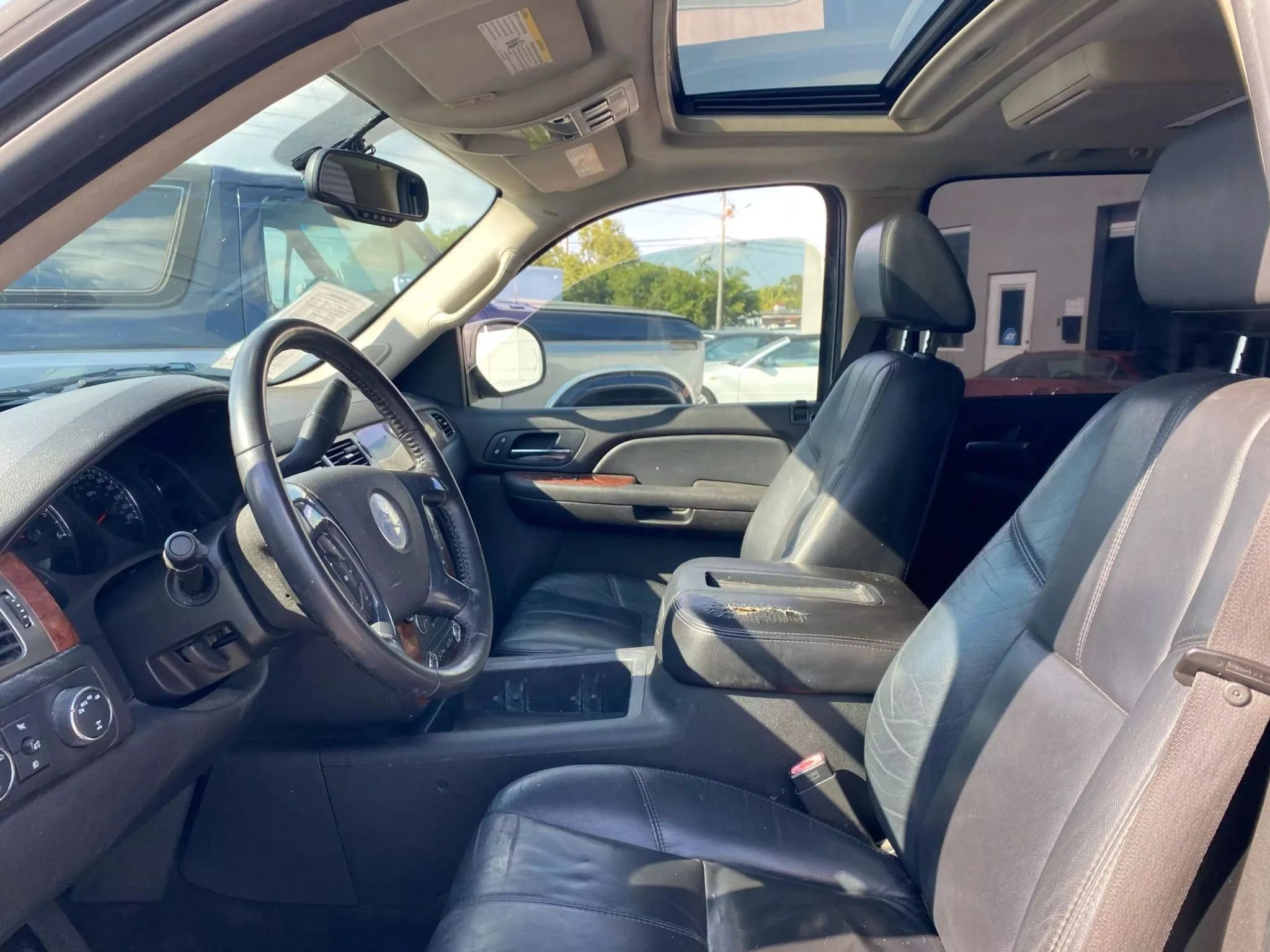 Used 2007 Chevrolet Suburban LT w/ LT Preferred Equipment Group AWD/4WD image 13