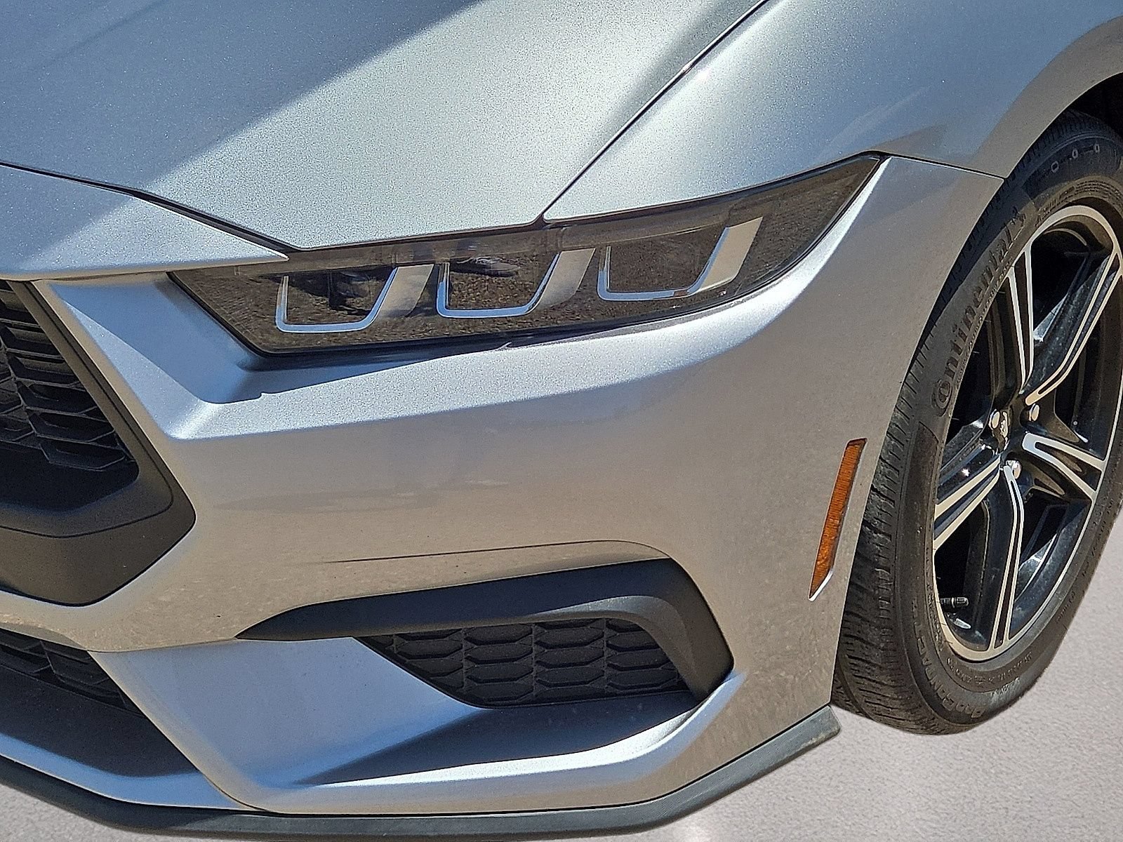 Used 2024 Ford Mustang Coupe RWD image 9