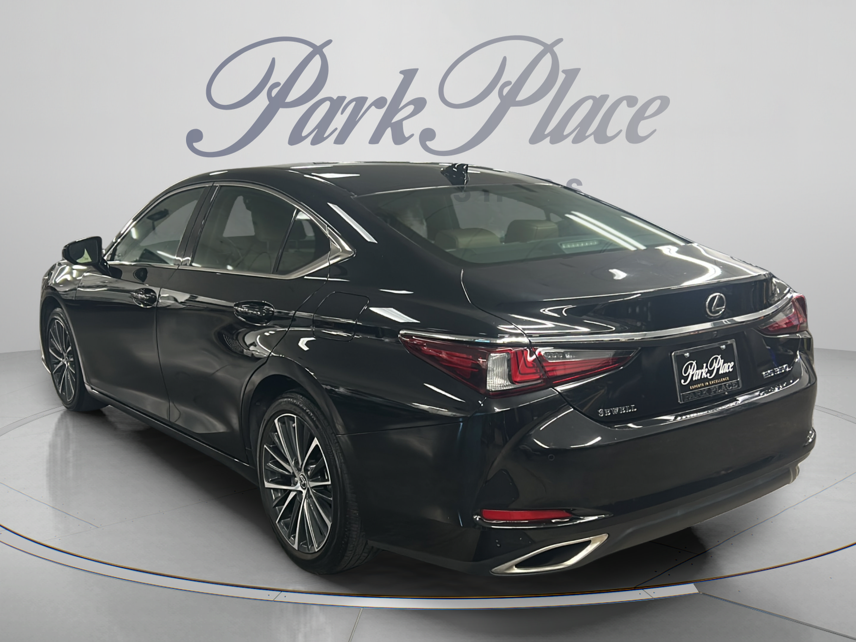 Used 2023 Lexus ES 350 w/ Premium Package FWD image 3