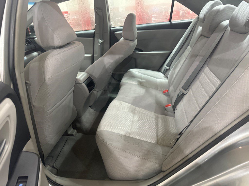 Used 2017 Toyota Camry LE FWD image 7