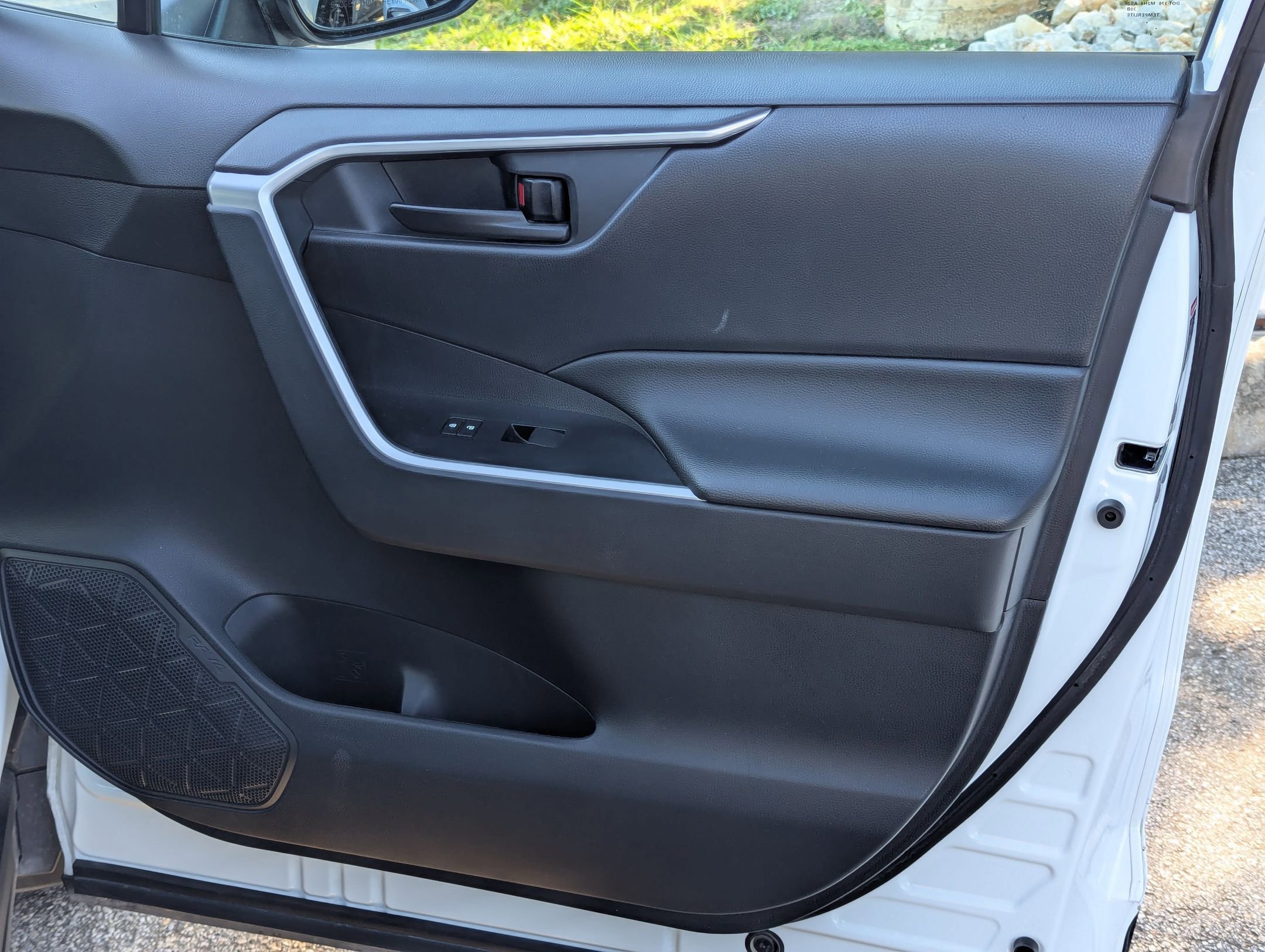 Used 2022 Toyota RAV4 LE image 28