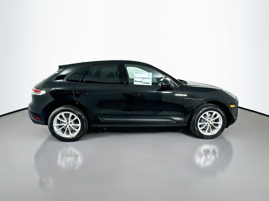 Certified 2026 Porsche Macan AWD/4WD image 8