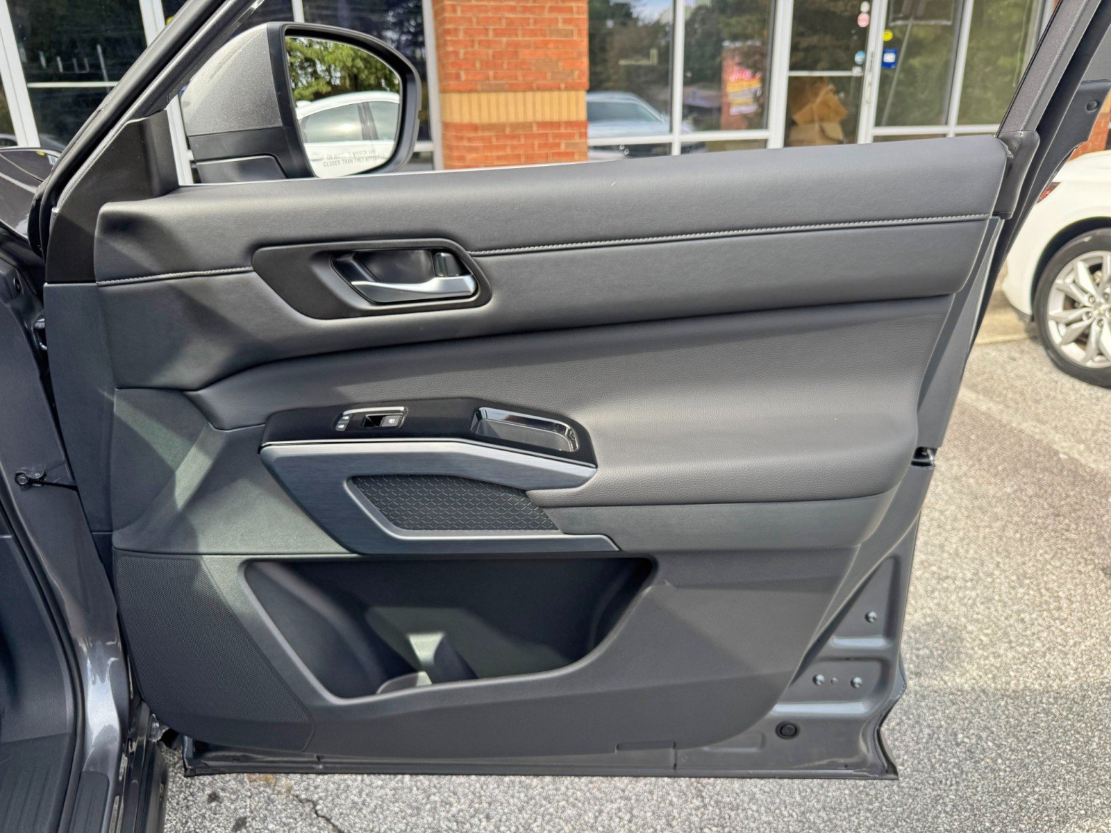 Used 2025 Nissan Pathfinder SL AWD/4WD image 41