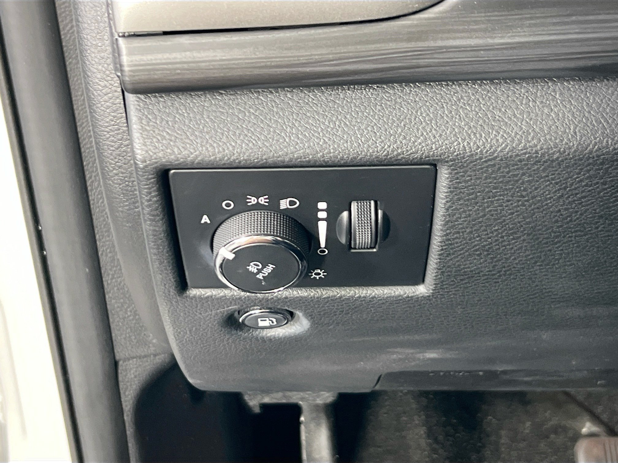 Used 2022 Jeep Grand Cherokee Laredo X AWD/4WD image 10