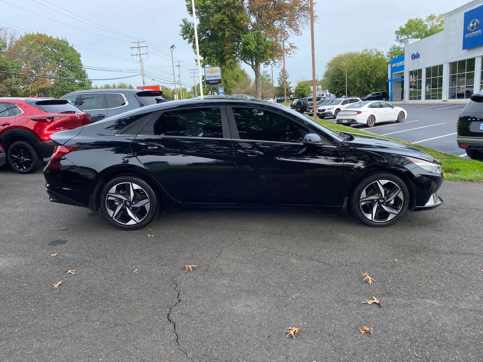 Used 2022 Hyundai Elantra SEL w/ Convenience + Premium Package image 2