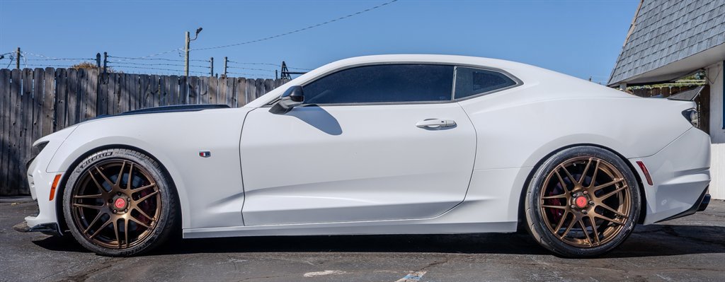 Used 2019 Chevrolet Camaro SS image 2