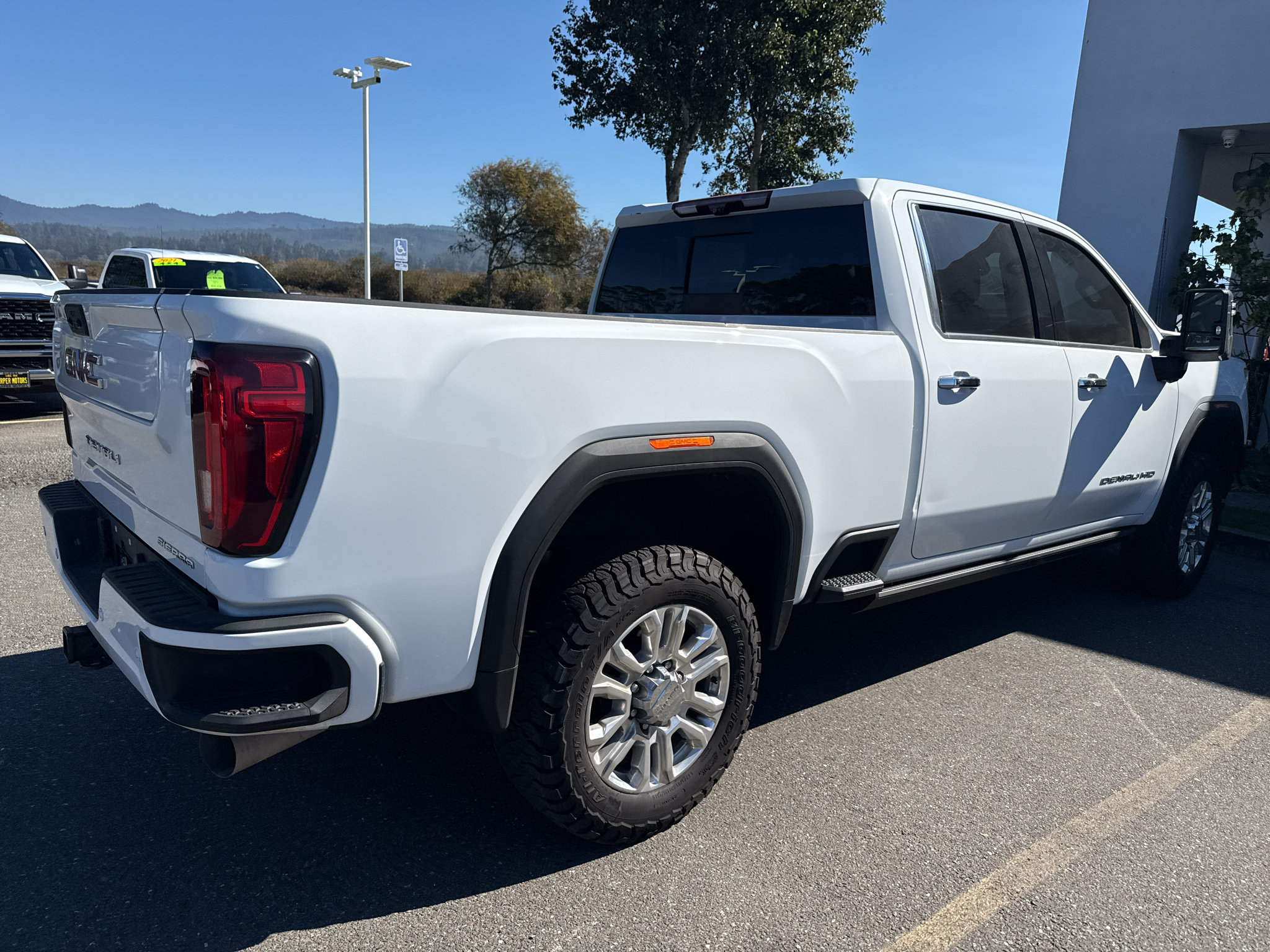 Used 2022 GMC Sierra 2500 Denali w/ Denali Ultimate Package AWD/4WD image 4