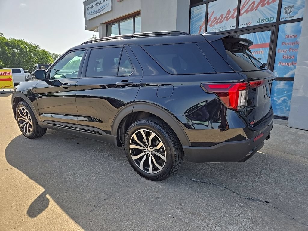 Used 2025 Ford Explorer ST-Line AWD/4WD image 8