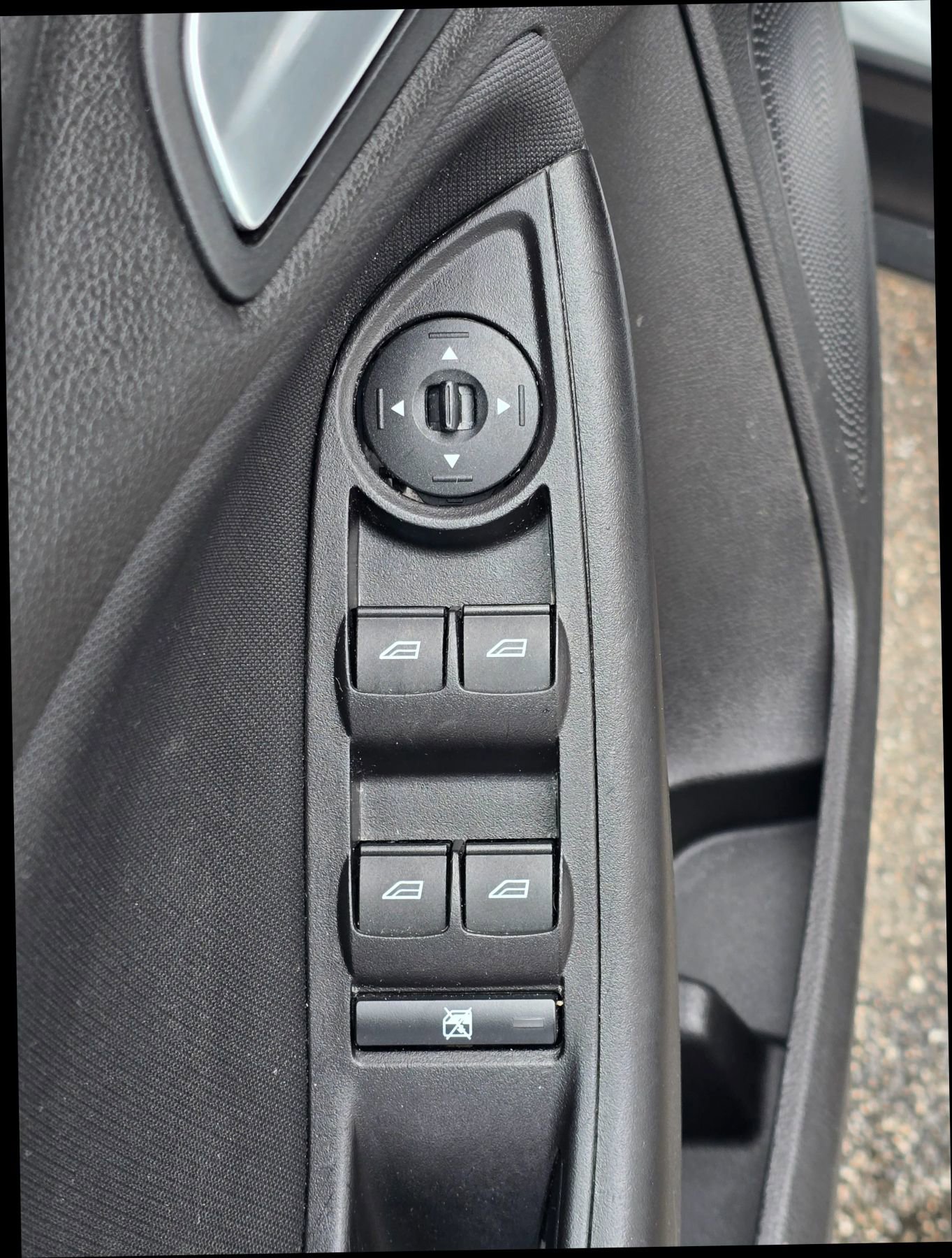 Used 2017 Ford Focus SE image 16